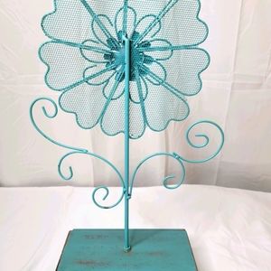 - Vintage flower jewelry holder